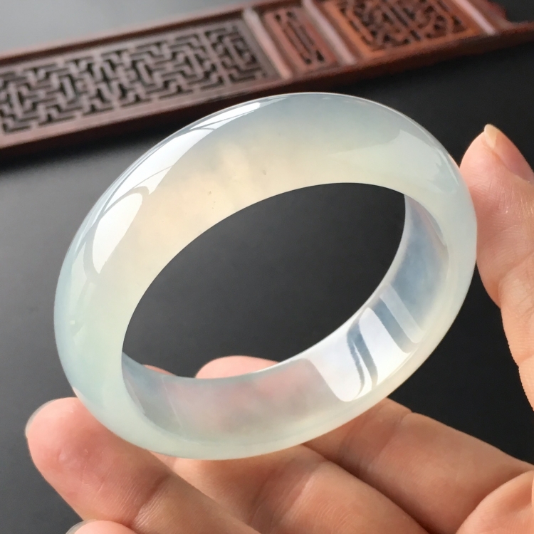 (超值推荐)冰种淡晴水手镯(56.4mm)