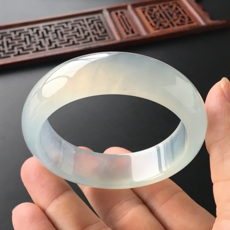 (超值推荐)冰种淡晴水手镯(56.4mm)