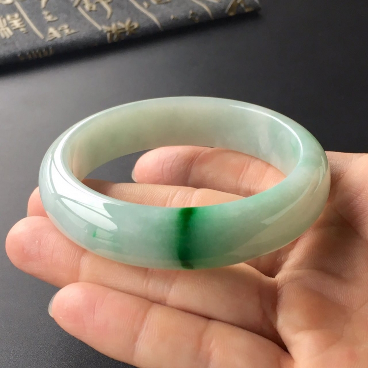 (超值推荐)糯冰种飘翠手镯(58.1mm)