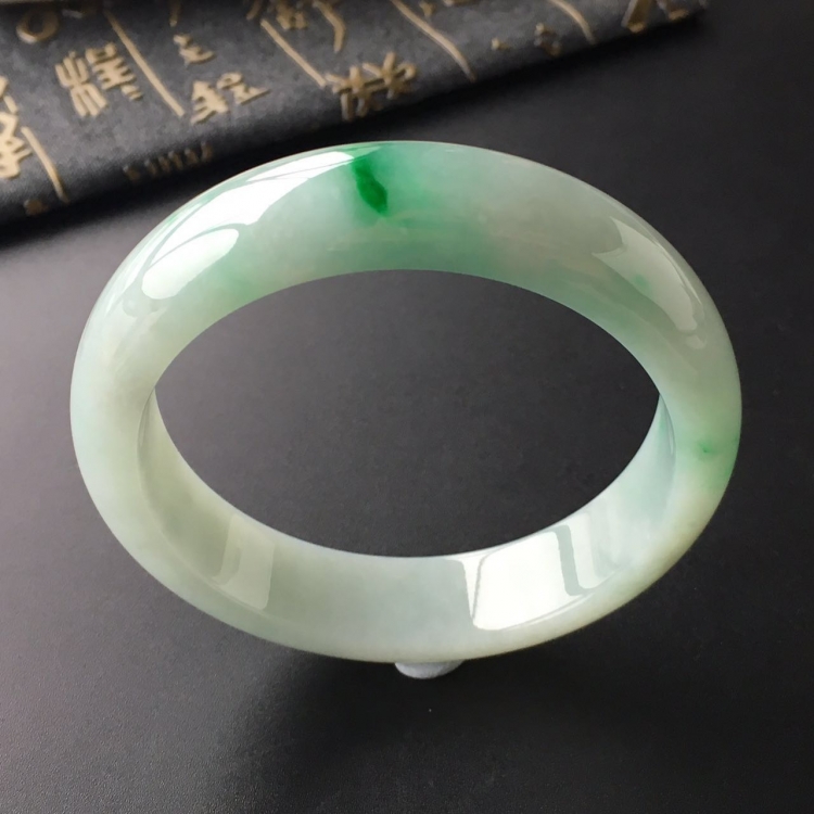 (超值推荐)糯冰种飘翠手镯(58.1mm)