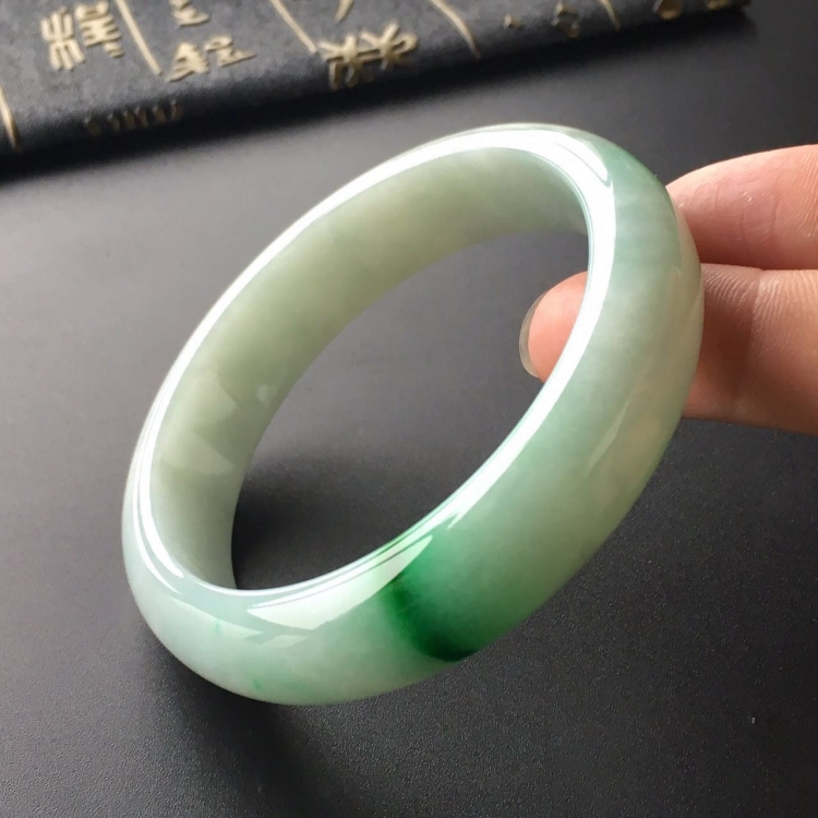 (超值推荐)糯冰种飘翠手镯(58.1mm)