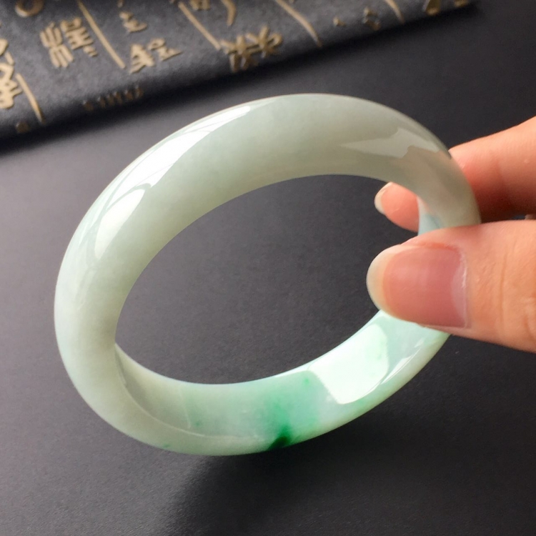 (超值推荐)糯冰种飘翠手镯(58.1mm)