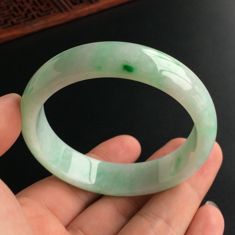 (超值推荐)糯冰种飘翠手镯(55.5mm)