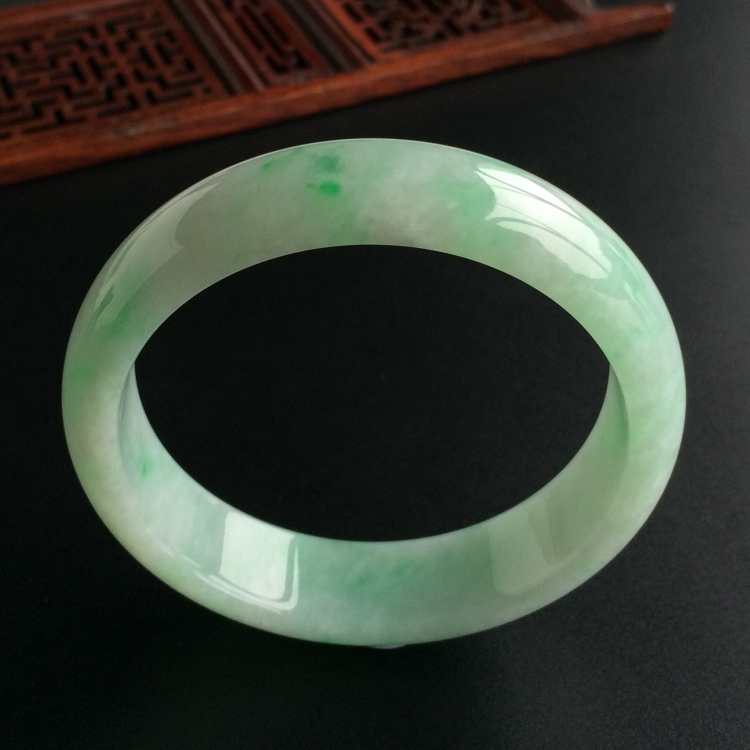 (超值推荐)糯冰种飘翠手镯(55.5mm)