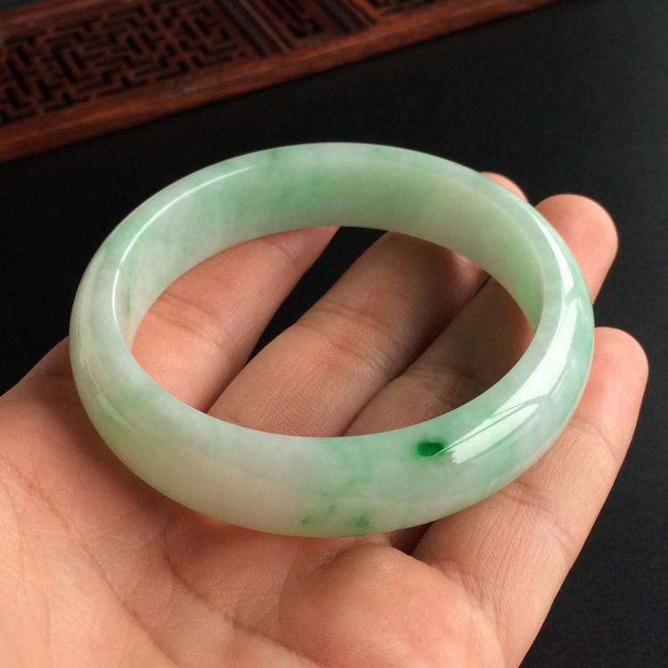 (超值推荐)糯冰种飘翠手镯(55.5mm)