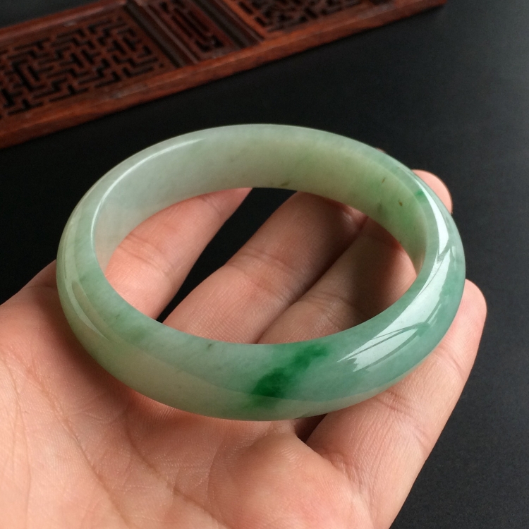 (超值推荐)糯冰种晴水飘翠手镯(58mm)
