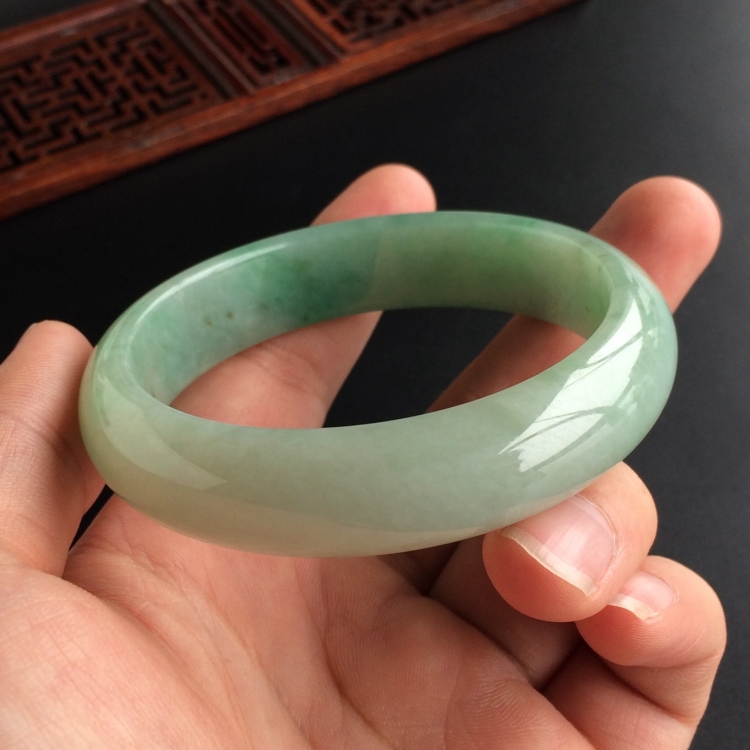 (超值推荐)糯冰种晴水飘翠手镯(58mm)
