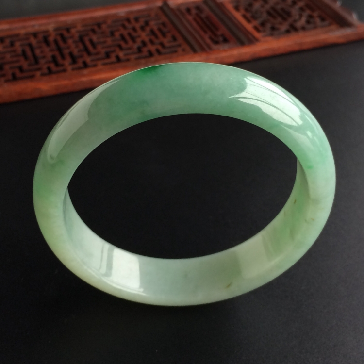 (超值推荐)糯冰种晴水飘翠手镯(58mm)