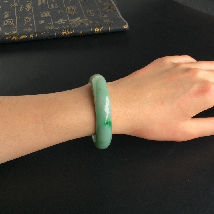 (超值推荐)糯冰种晴水飘翠手镯(58mm)