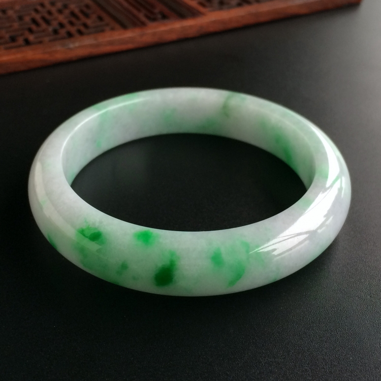(超值推荐)糯冰种飘翠手镯(54.3mm)
