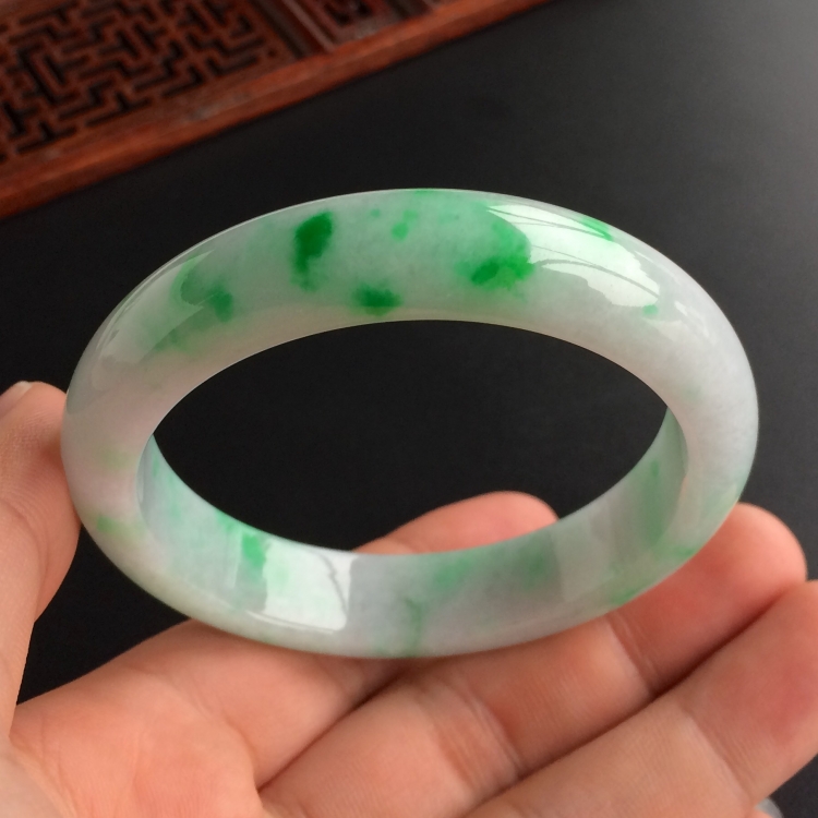 (超值推荐)糯冰种飘翠手镯(54.3mm)