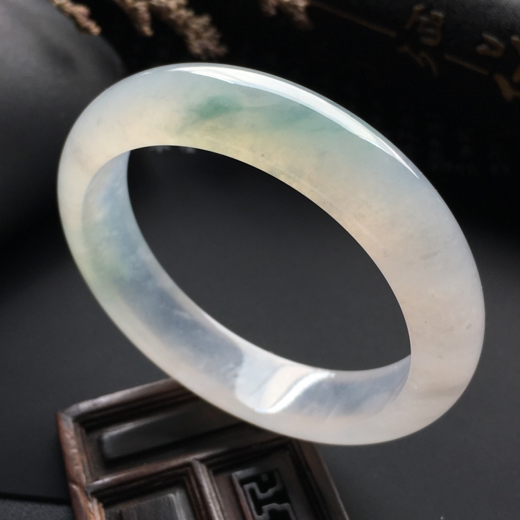 （超值推荐）冰种略飘花手镯（57.1mm）