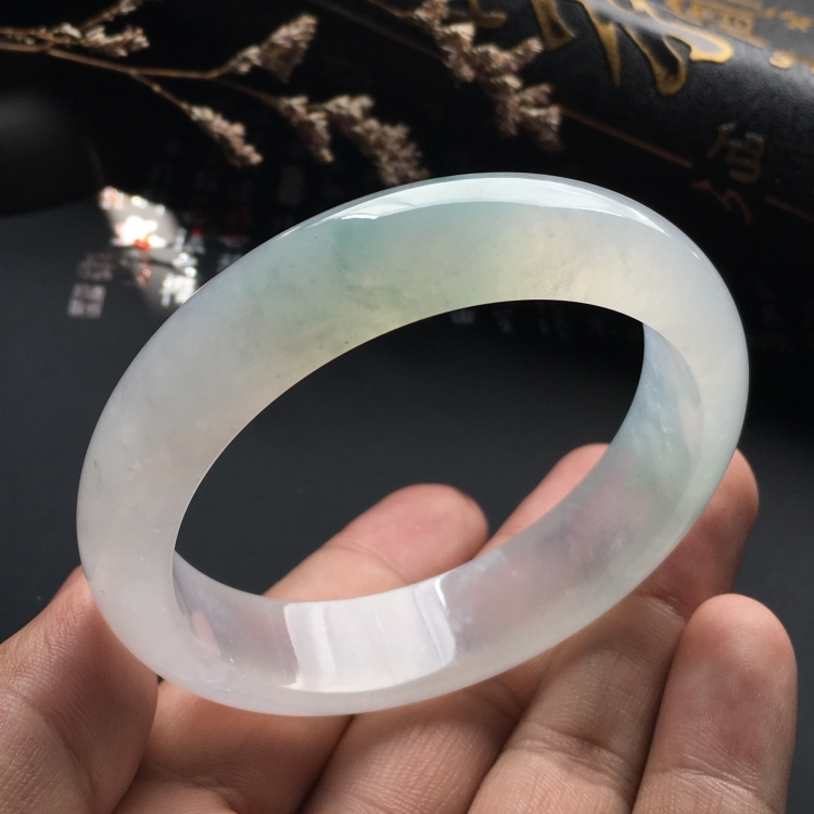 （超值推荐）冰种略飘花手镯（57.1mm）