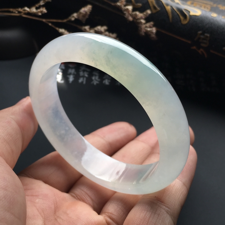 （超值推荐）冰种略飘花手镯（57.1mm）