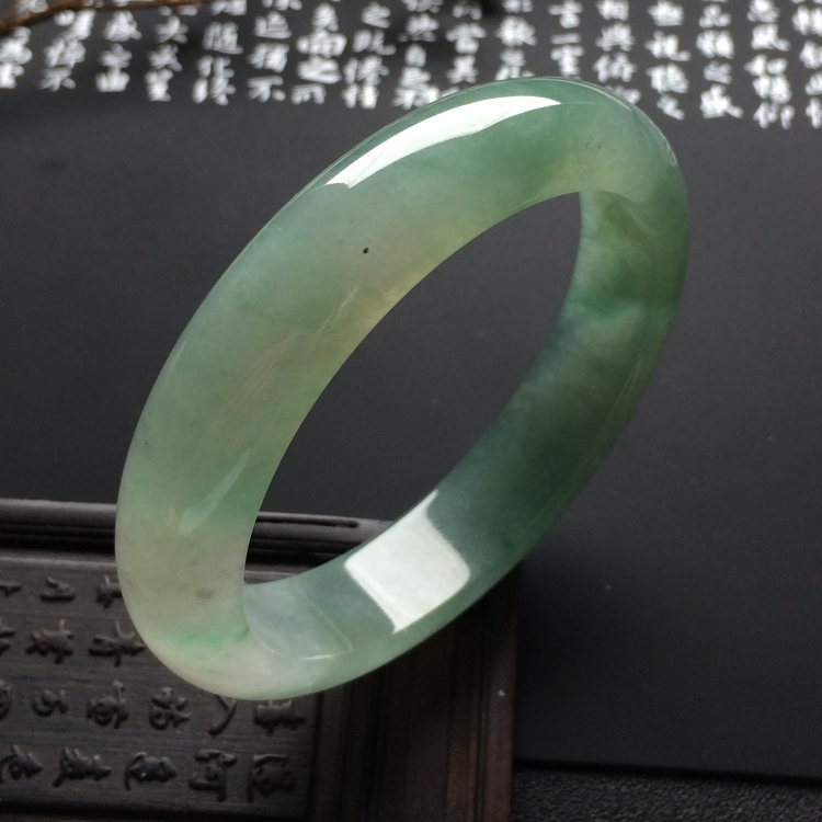 （超值推荐）糯冰种晴水略飘翠手镯（57.3mm）