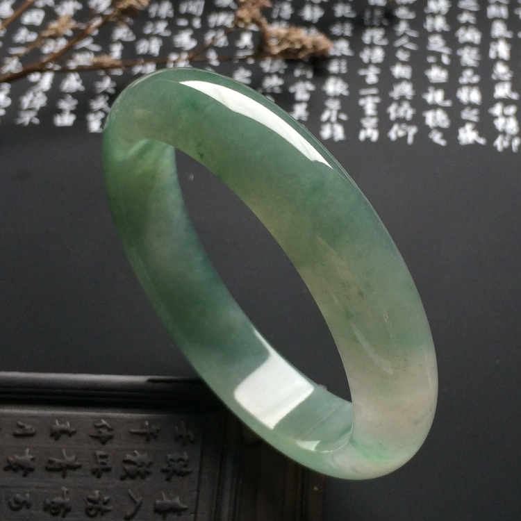 （超值推荐）糯冰种晴水略飘翠手镯（57.3mm）
