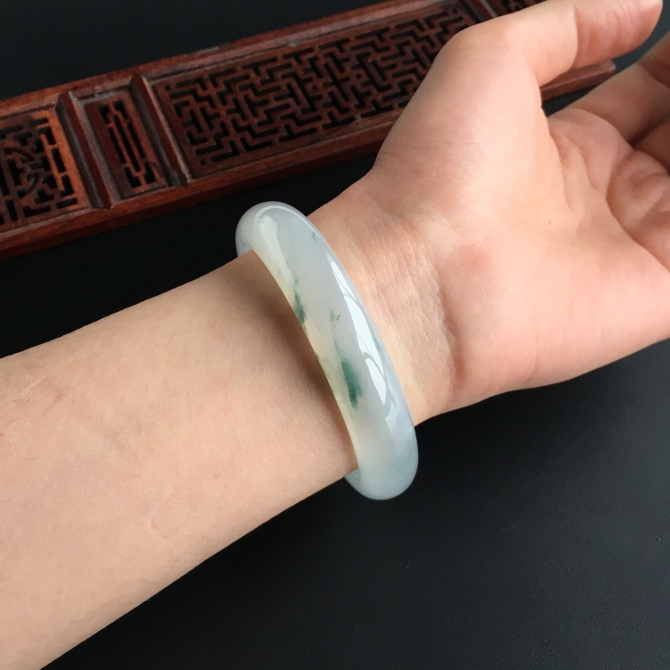(超值推荐)冰种飘花手镯(57.8mm)
