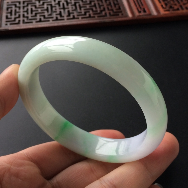 (超值推荐)糯冰种飘翠手镯(60.5mm)