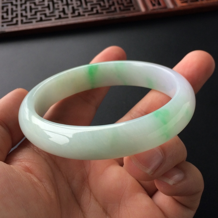 (超值推荐)糯冰种飘翠手镯(60.5mm)