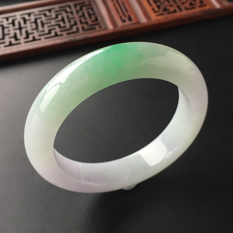 (超值推荐)糯冰种飘翠手镯(55.8mm)