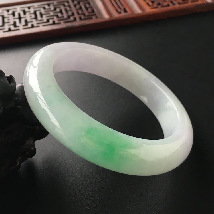 (超值推荐)糯冰种飘翠手镯(55.8mm)
