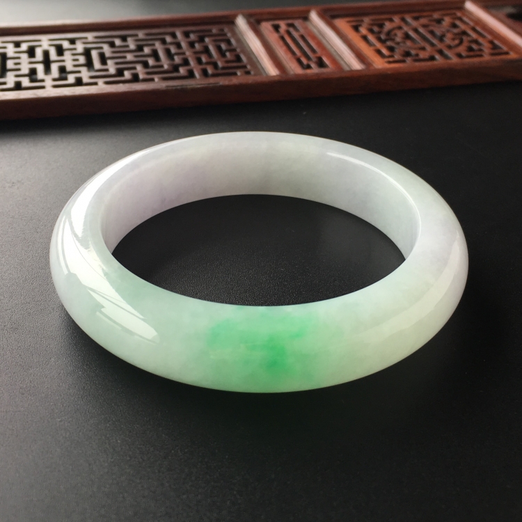 (超值推荐)糯冰种飘翠手镯(55.8mm)