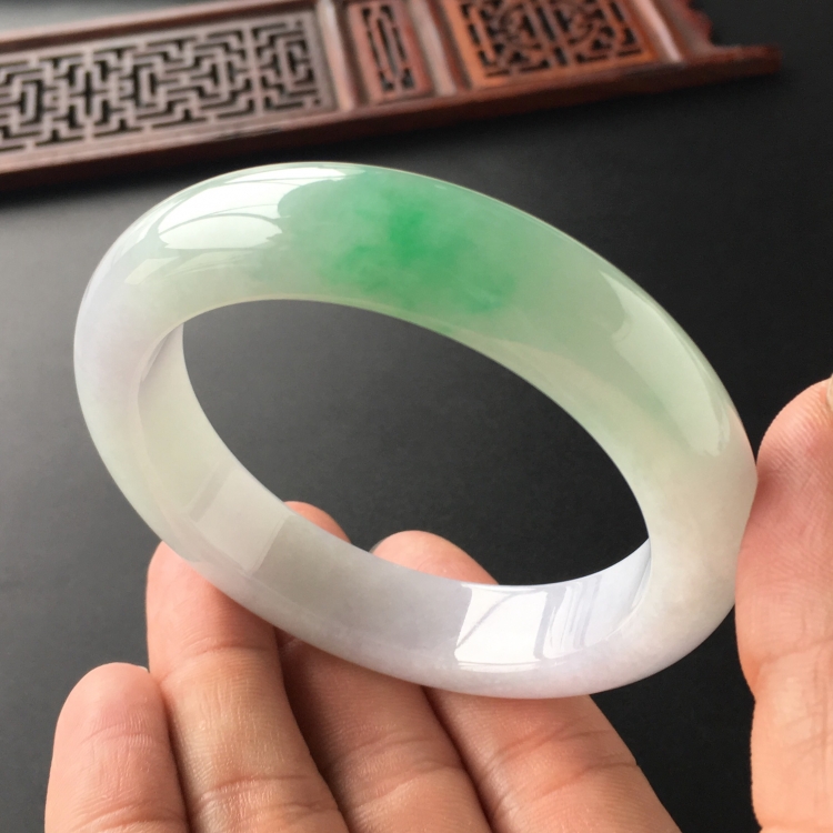 (超值推荐)糯冰种飘翠手镯(55.8mm)