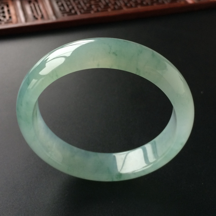 (超值推荐)冰种飘花手镯(56mm)