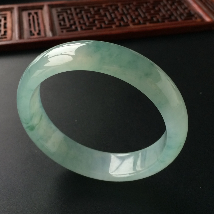 (超值推荐)冰种飘花手镯(56mm)