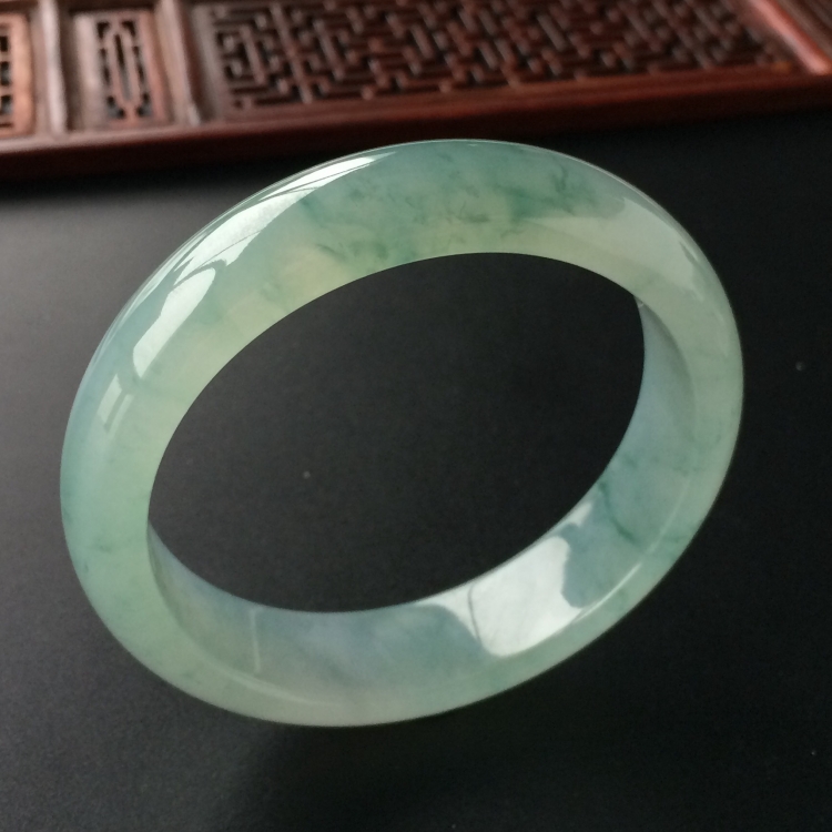 (超值推荐)冰种飘花手镯(56mm)