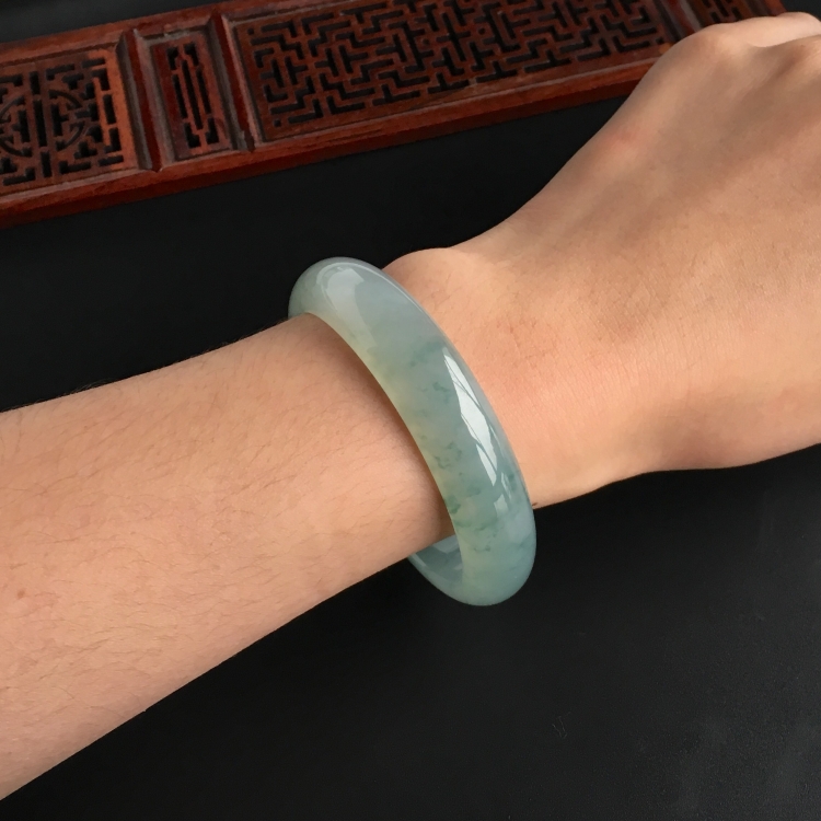 (超值推荐)冰种飘花手镯(56mm)