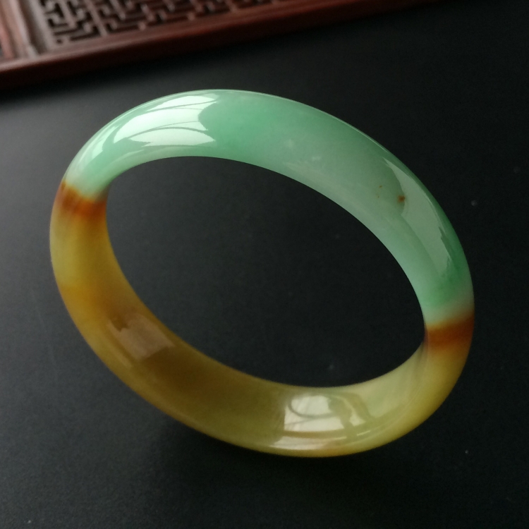 (超值推荐)糯冰种黄加绿手镯(54.6mm)