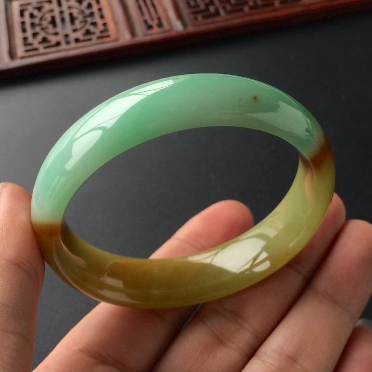 (超值推荐)糯冰种黄加绿手镯(54.6mm)