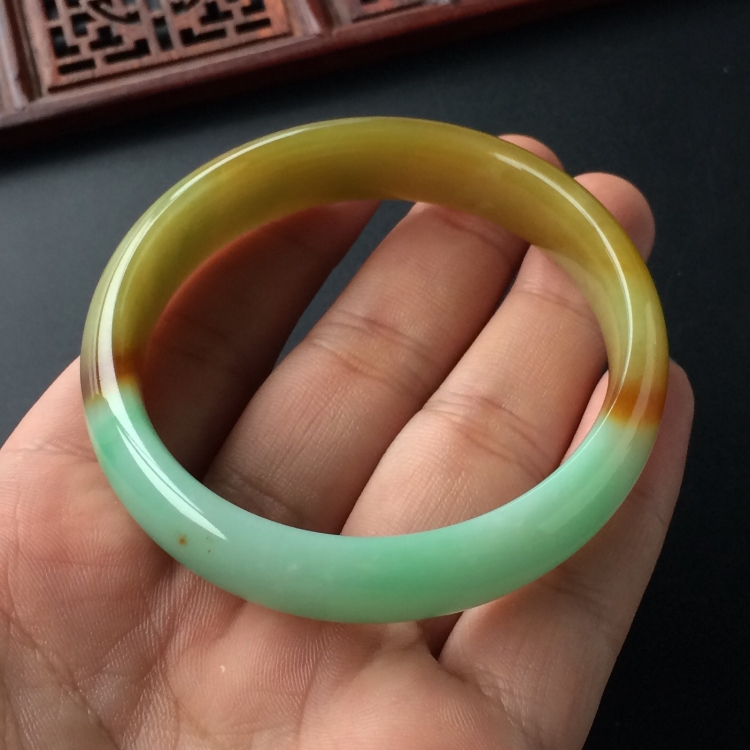 (超值推荐)糯冰种黄加绿手镯(54.6mm)