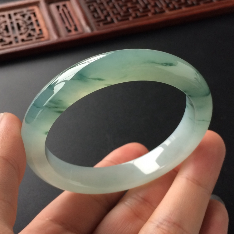 (超值推荐)冰种飘花手镯(55mm)