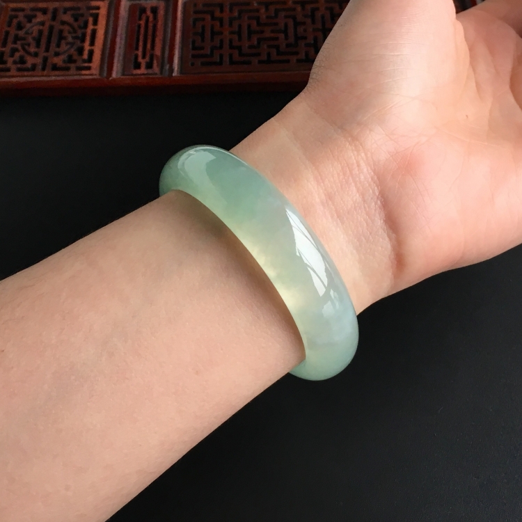(超值推荐)冰种晴水手镯(54mm)