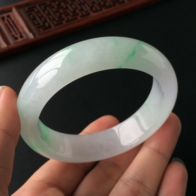 (超值推荐)糯冰种飘翠手镯(59.3mm)
