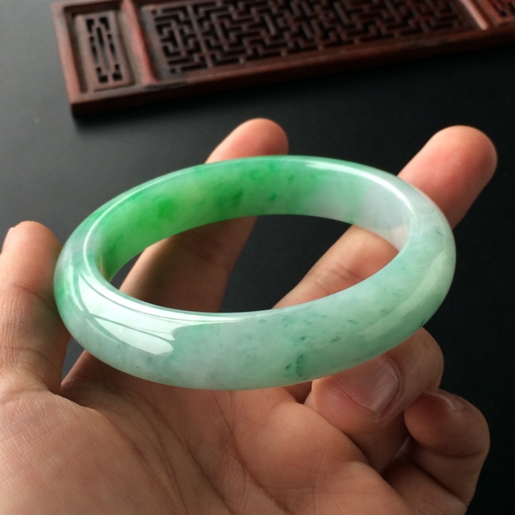 (超值推荐)糯冰种飘翠手镯(58.8mm)