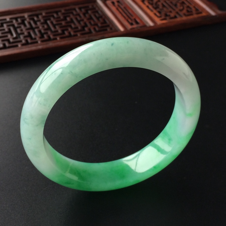 (超值推荐)糯冰种飘翠手镯(58.8mm)