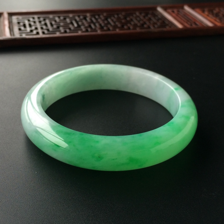 (超值推荐)糯冰种飘翠手镯(58.8mm)