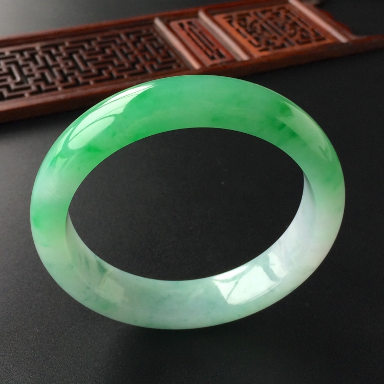 (超值推荐)糯冰种飘翠手镯(58.8mm)