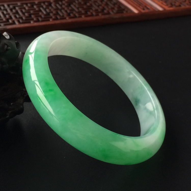 (超值推荐)糯冰种飘翠手镯(58.8mm)