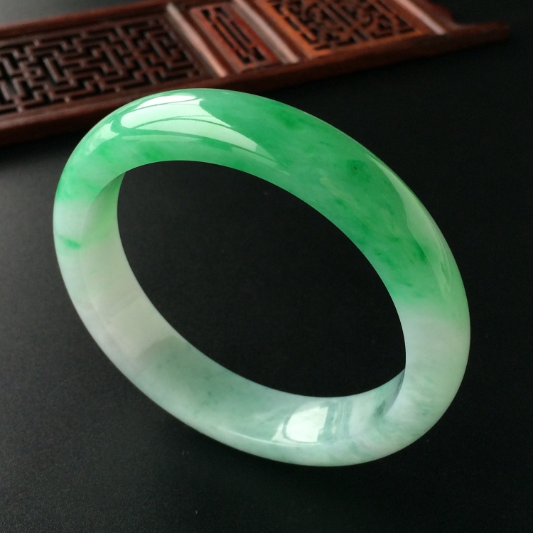 (超值推荐)糯冰种飘翠手镯(58.8mm)