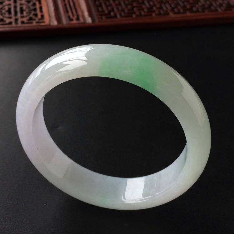 (超值推荐)糯冰种淡春带彩手镯(57.3mm)
