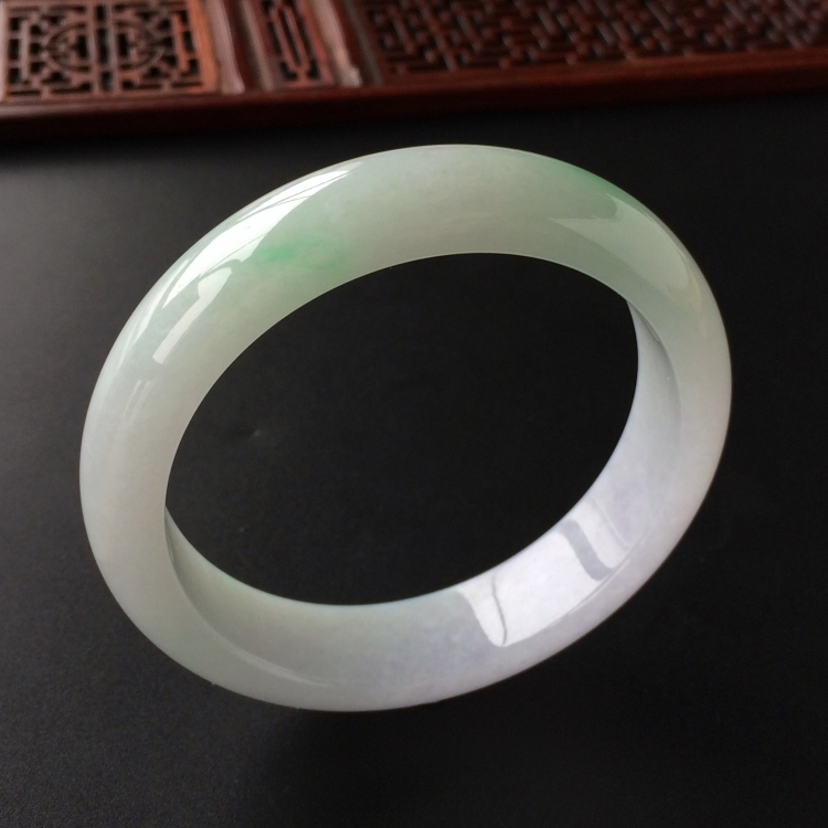 (超值推荐)糯冰种淡春带彩手镯(57.3mm)