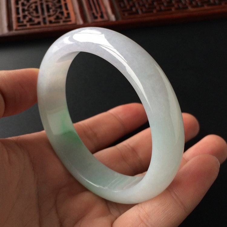 (超值推荐)糯冰种淡春带彩手镯(57.3mm)