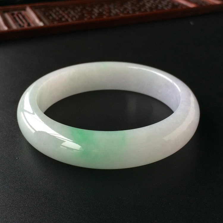 (超值推荐)糯冰种淡春带彩手镯(57.3mm)