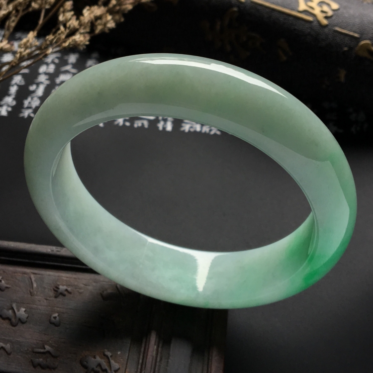 （超值推荐）糯冰种略飘翠手镯（57.8mm）