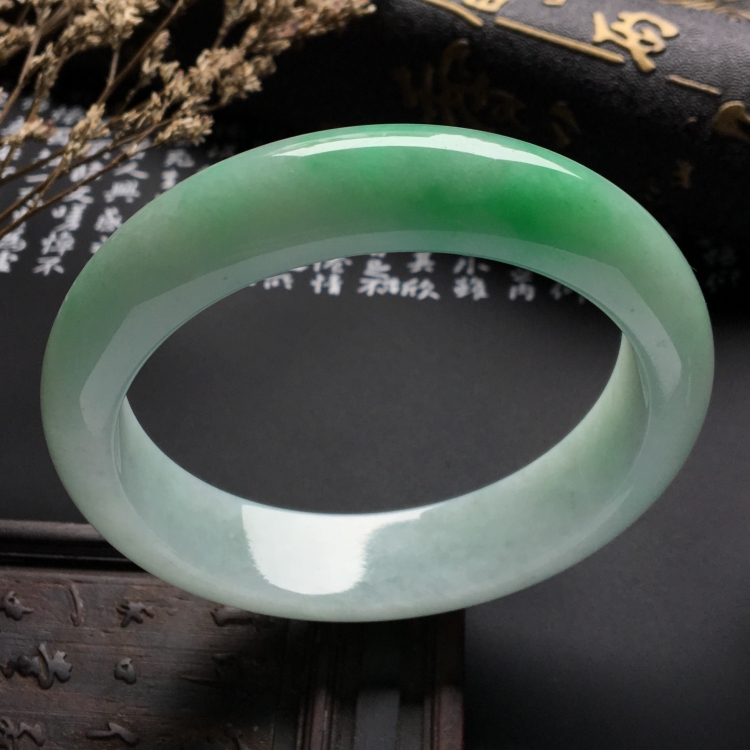 （超值推荐）糯冰种略飘翠手镯（57.8mm）