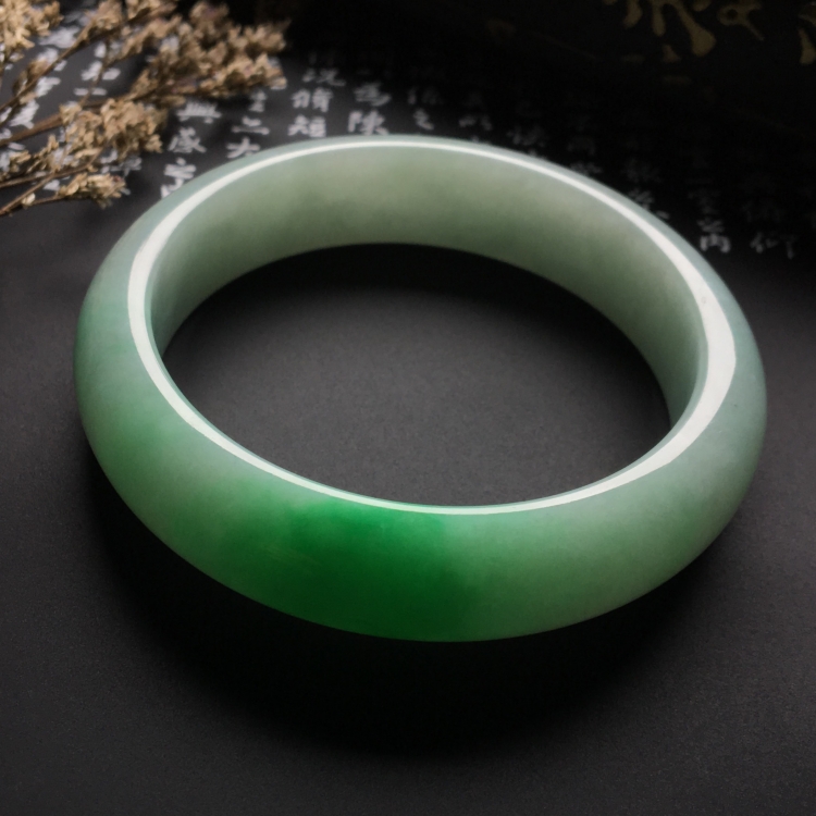（超值推荐）糯冰种略飘翠手镯（57.8mm）